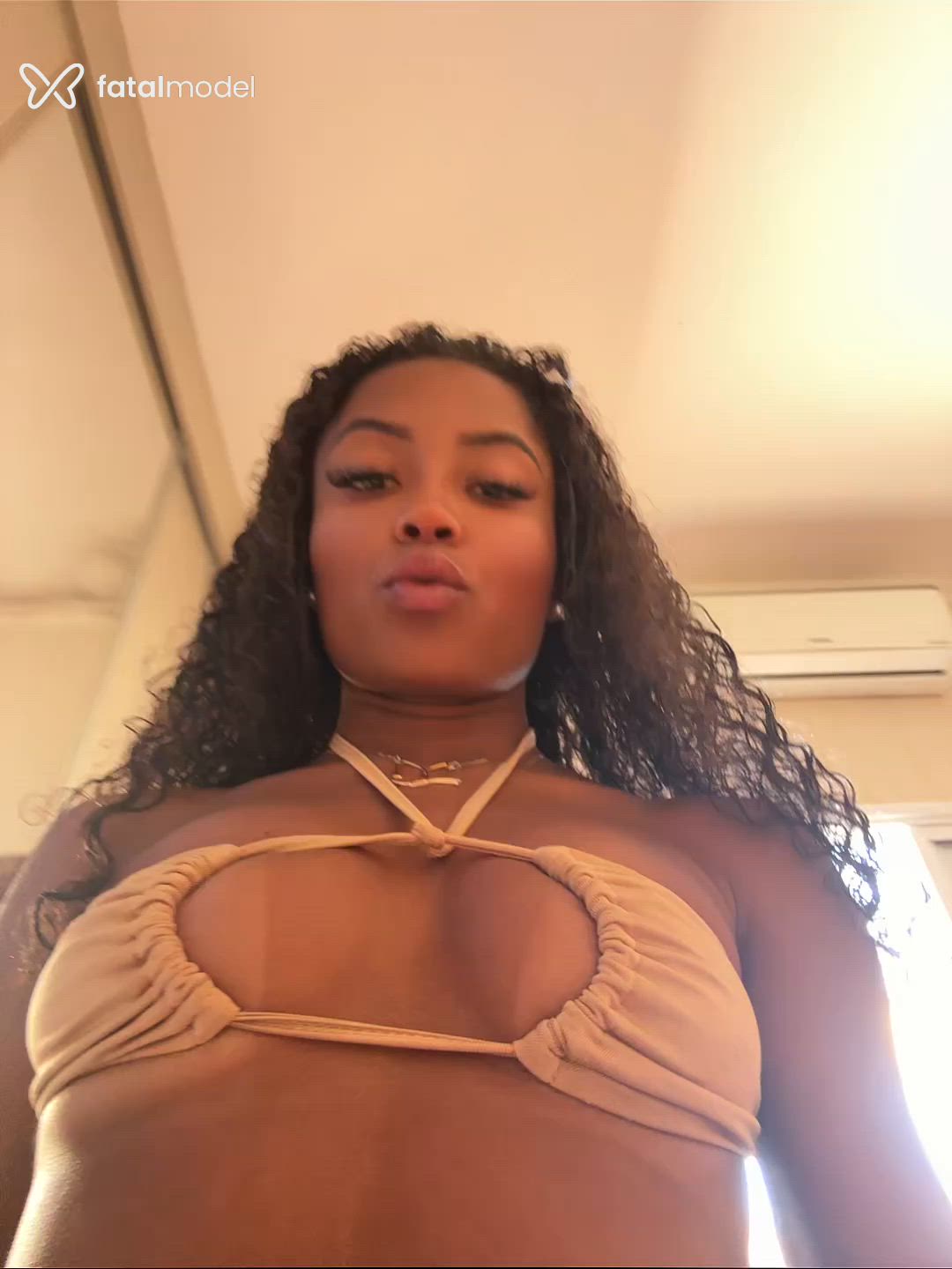 Acompanhante mulher com cabelo castanho de olhos pretos em Sertãozinho Acompanhante mulher com cabelo castanho de olhos pretos em Sertãozinho - Vallentina Moreal