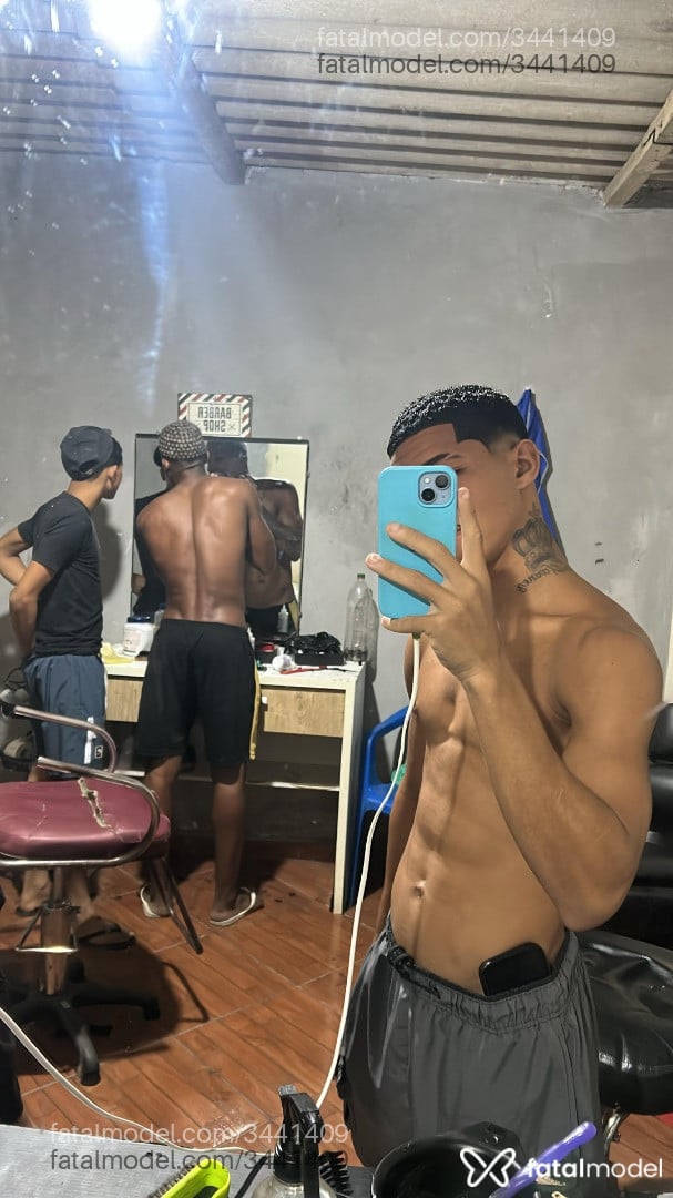 Acompanhante homem com cabelo grisalho de olhos castanhos em Rio de Janeiro - Davascorj