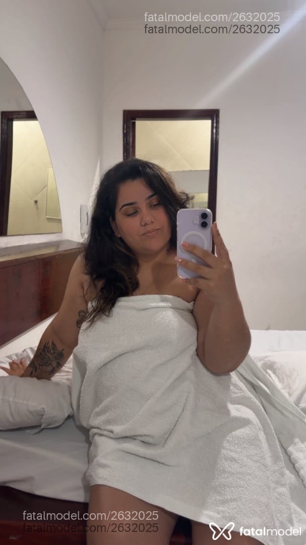 Acompanhante mulher morena (o) de olhos castanhos - Daniela Salazar Acompanhante mulher morena (o) de olhos castanhos - Daniela Salazar