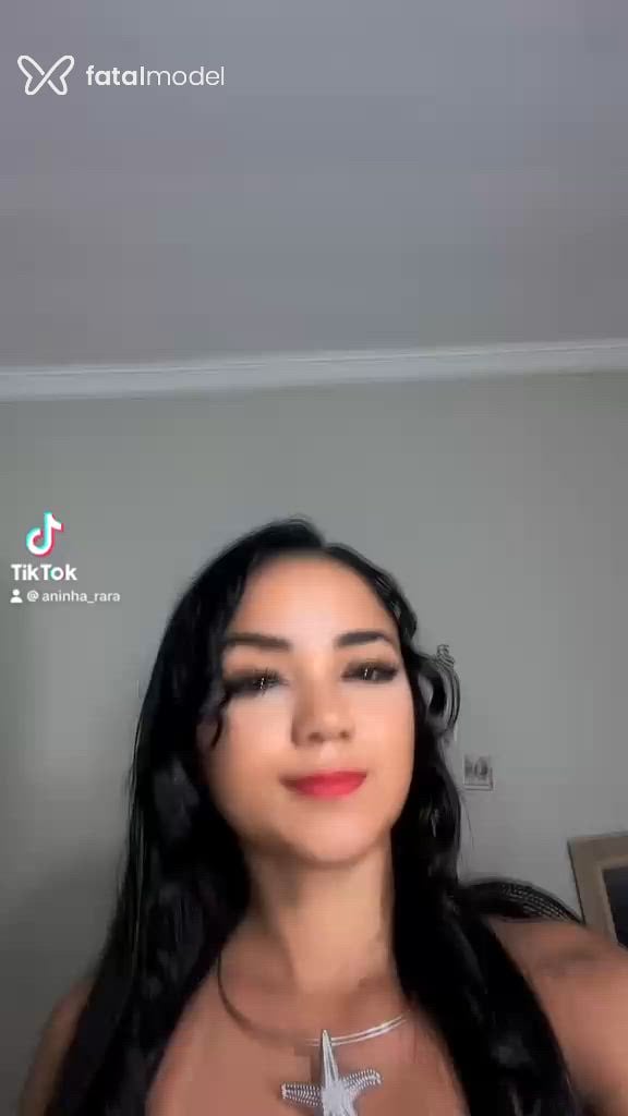 Acompanhante mulher morena (o) de olhos castanhos - Morena Acompanhante mulher morena (o) de olhos castanhos - Morena