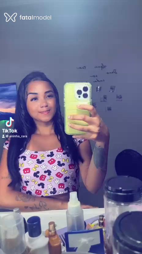 Acompanhante mulher morena (o) de olhos castanhos - Morena Acompanhante mulher morena (o) de olhos castanhos - Morena