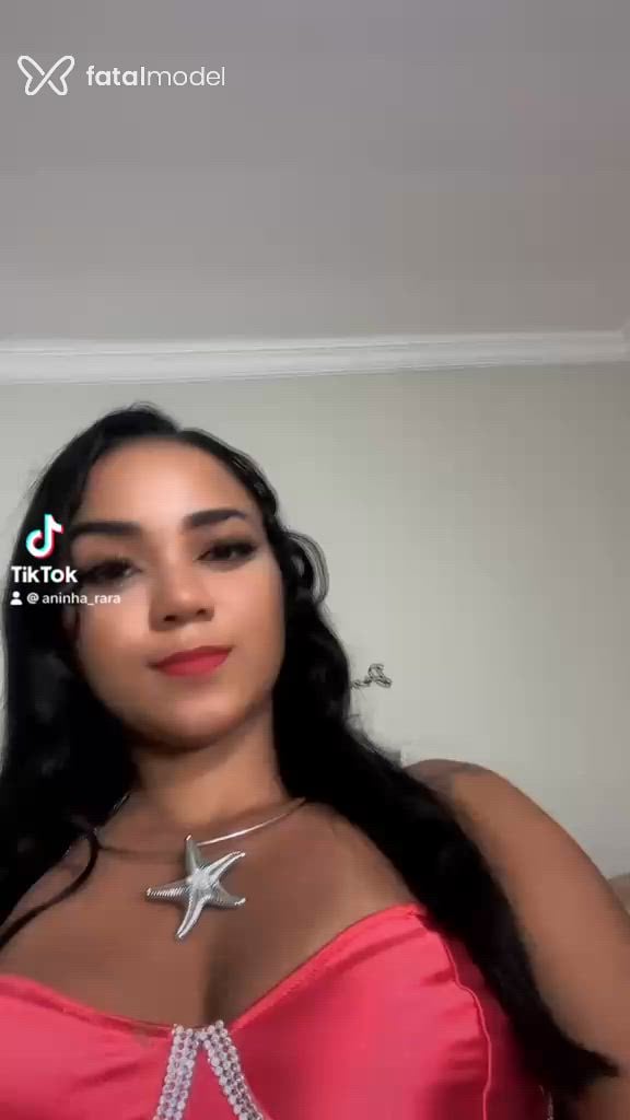 Acompanhante mulher morena (o) de olhos castanhos - Morena Acompanhante mulher morena (o) de olhos castanhos - Morena
