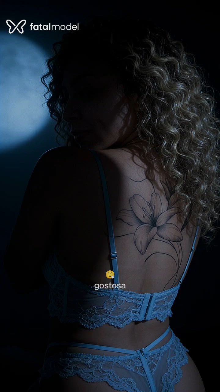 Acompanhante mulher loira (o) de olhos castanhos - Babi Mel