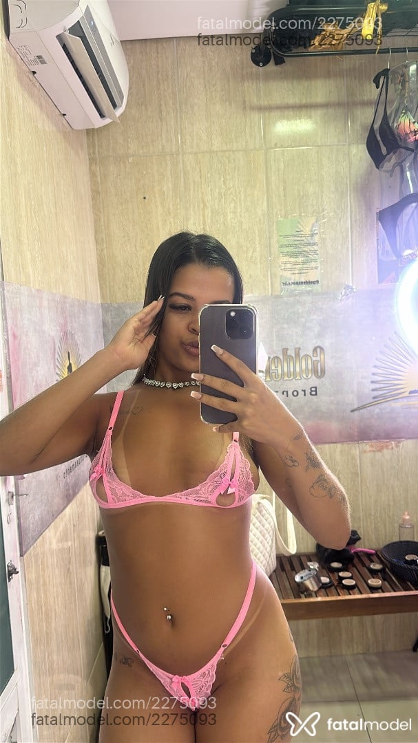 Acompanhante mulher loira (o) de olhos castanhos em Volta Redonda - Mellnovinha