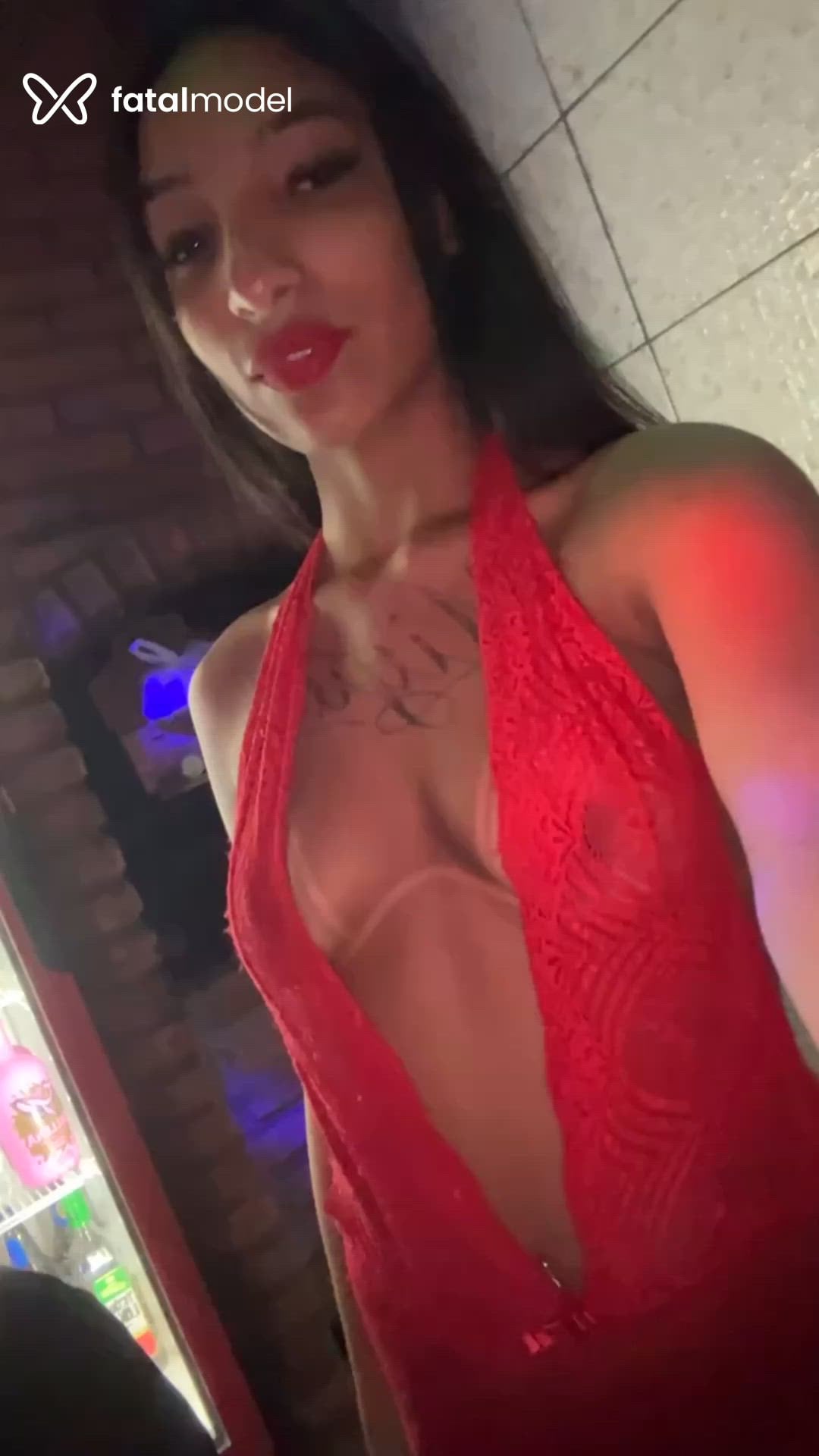 Acompanhante mulher morena (o) de olhos castanhos - Beatriz