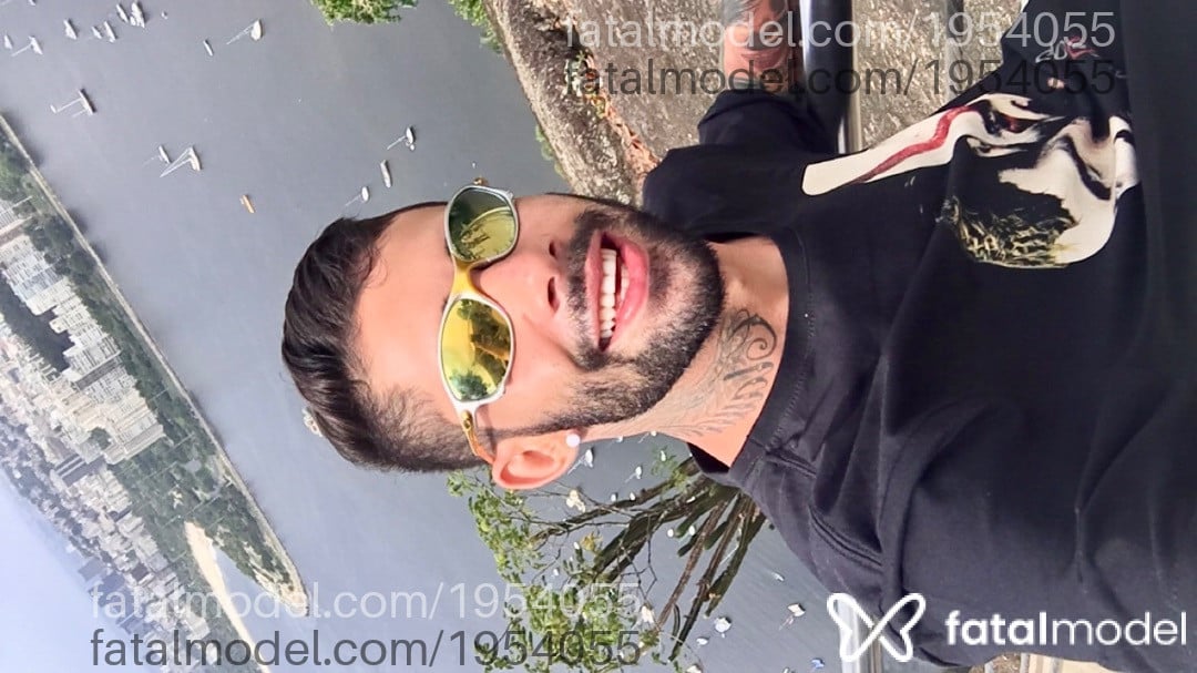 Acompanhante homem com cabelo castanho de olhos castanhos - Mikael Acompanhante homem com cabelo castanho de olhos castanhos - Mikael