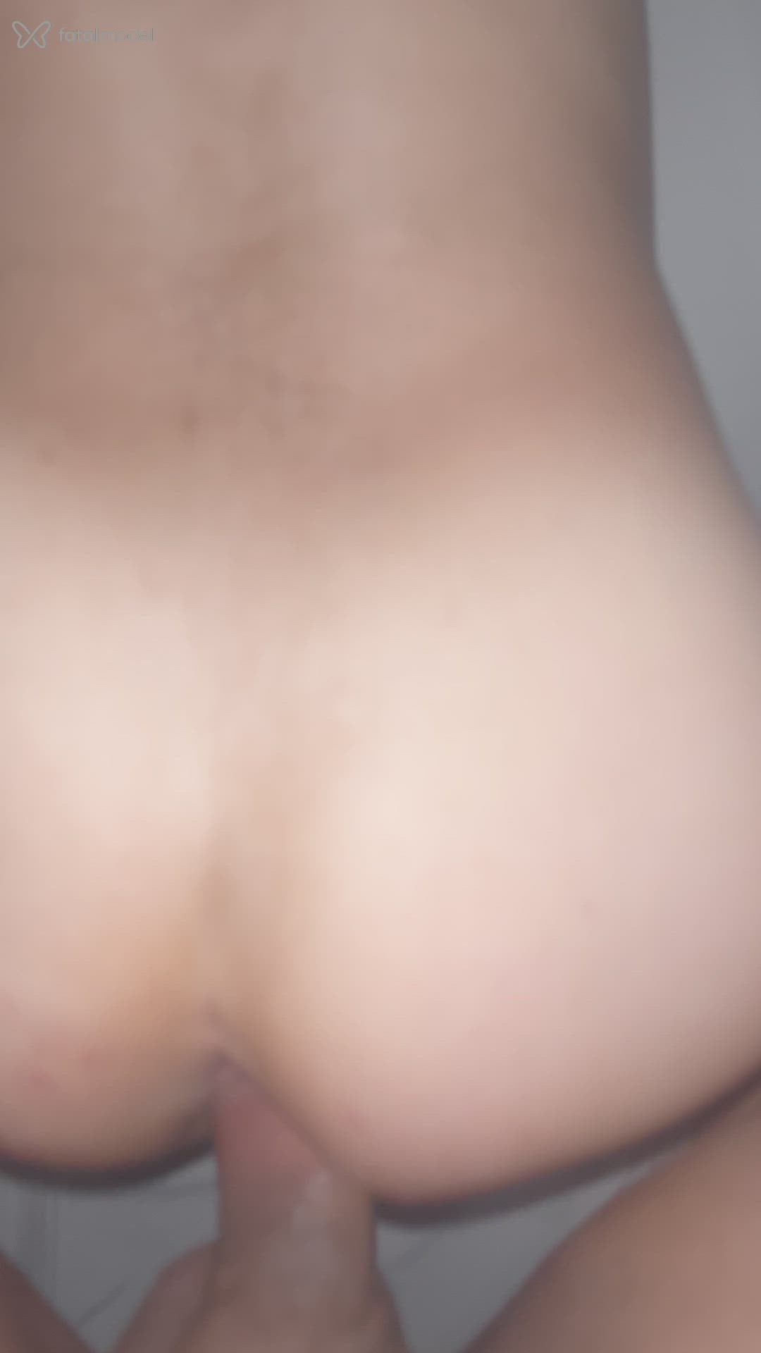 Acompanhante mulher trans com cabelo castanho de olhos verdes - Laura Martins