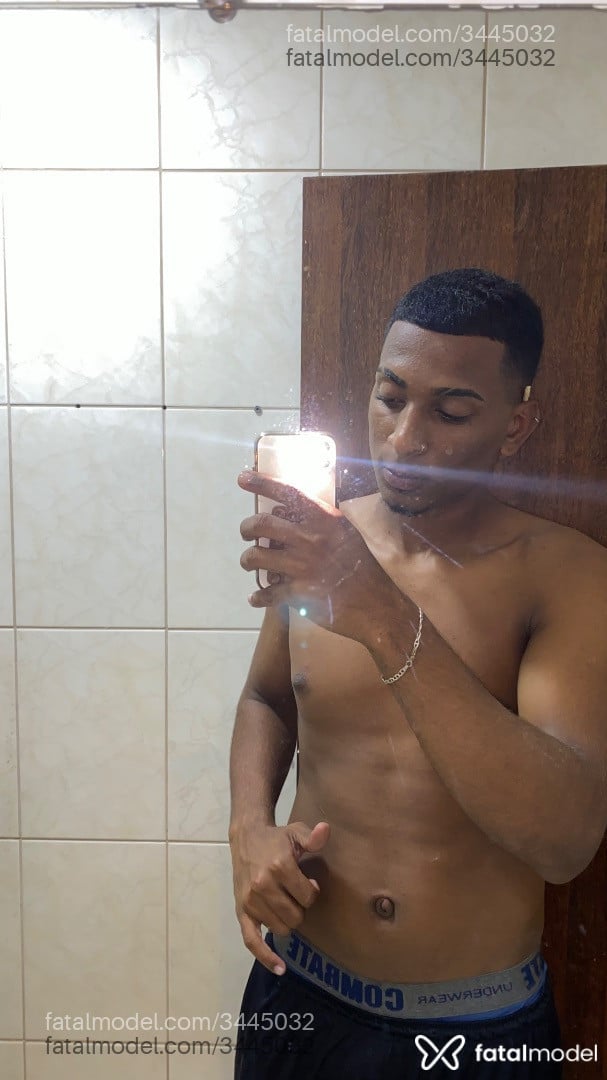 Acompanhante homem morena (o) de olhos pretos em Ipatinga - Álvaro Junior