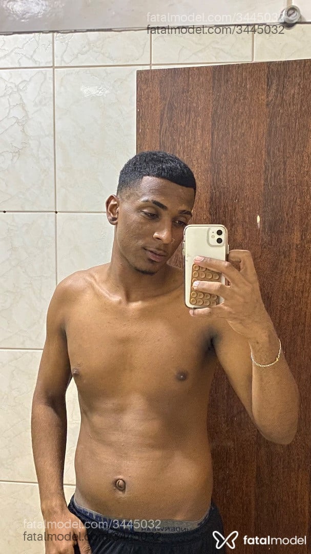 Acompanhante homem morena (o) de olhos pretos em Ipatinga - Álvaro Junior