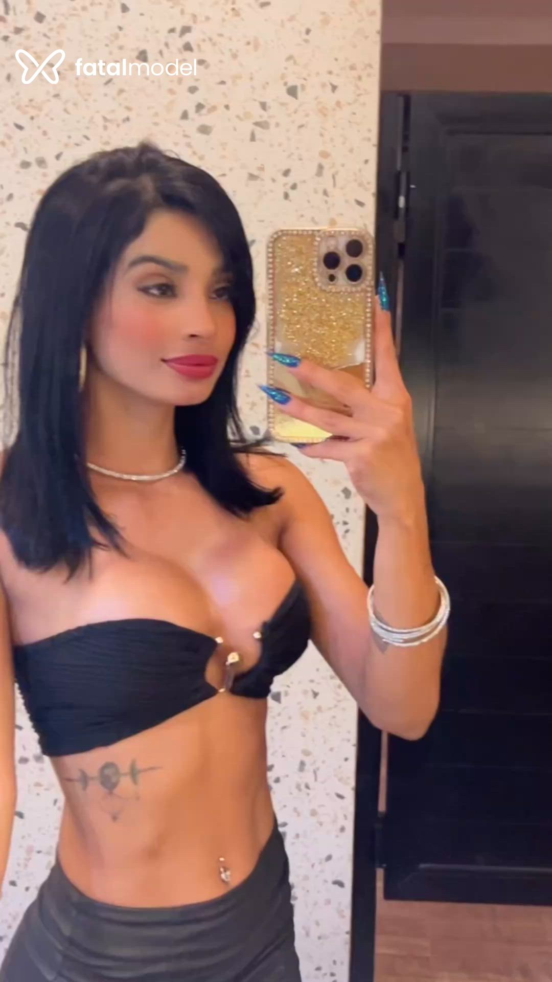 Acompanhante mulher morena (o) de olhos castanhos - Moreninhalopes