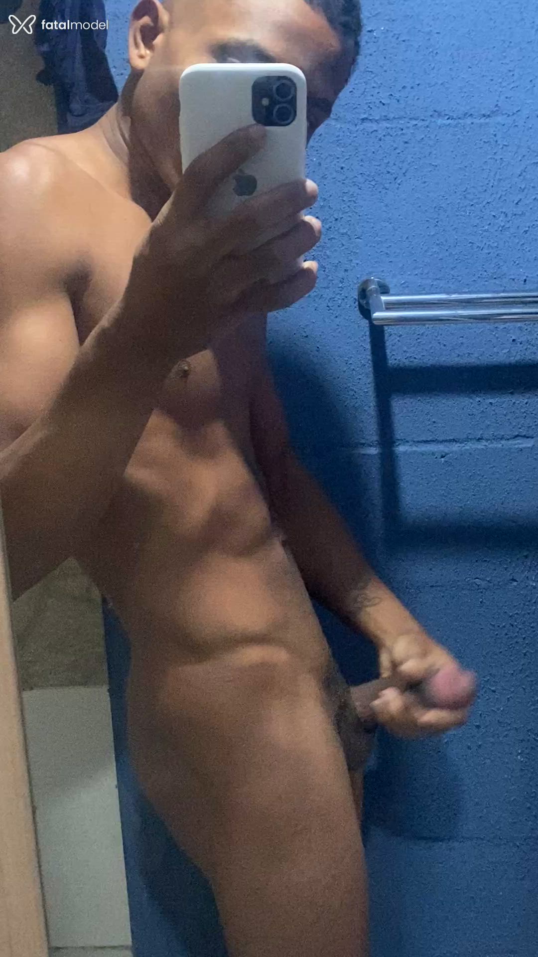 Acompanhante homem com cabelo castanho de olhos pretos em São José Acompanhante homem com cabelo castanho de olhos pretos em São José - Vytorio