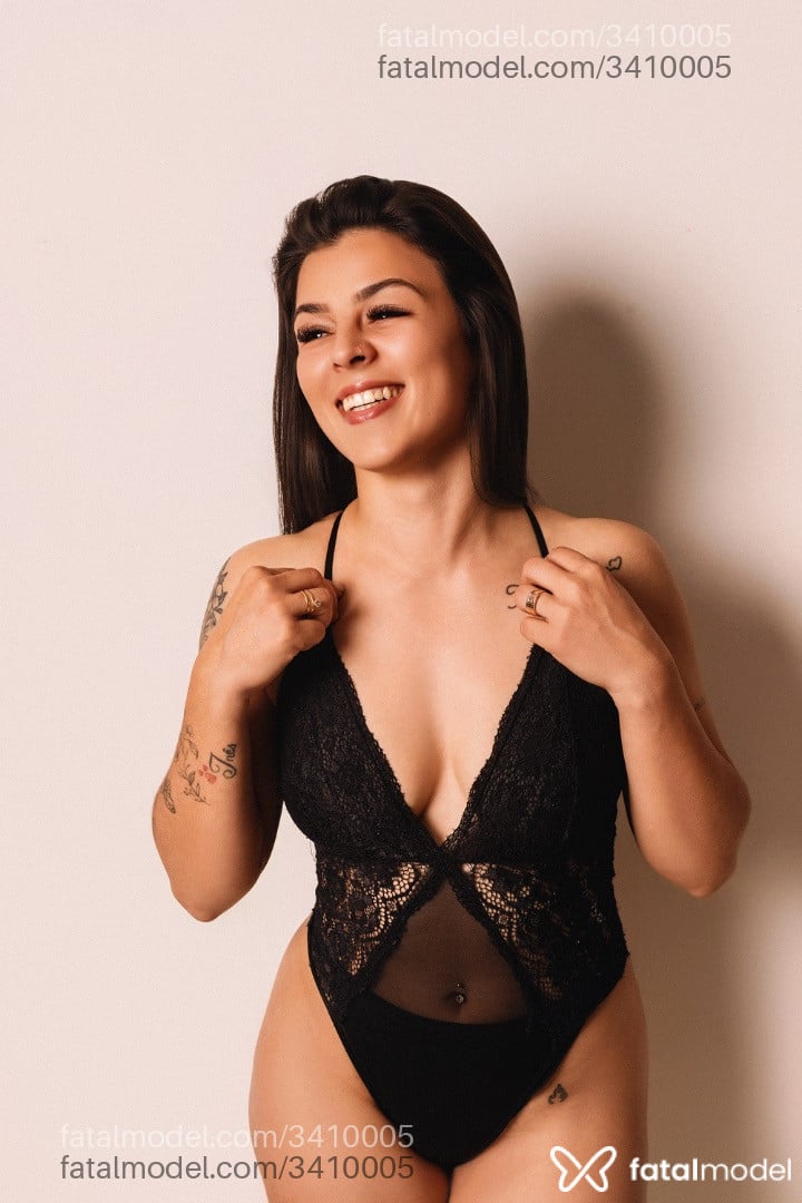 Acompanhante mulher morena (o) de olhos castanhos - Bruna