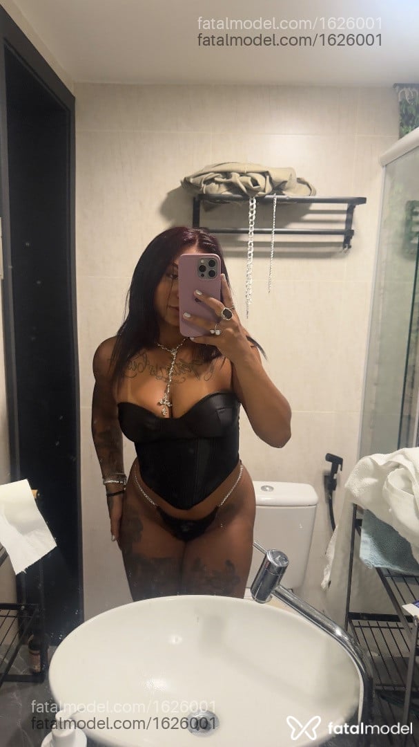 Acompanhante mulher morena (o) de olhos pretos - Nicolle Acompanhante mulher morena (o) de olhos pretos - Nicolle