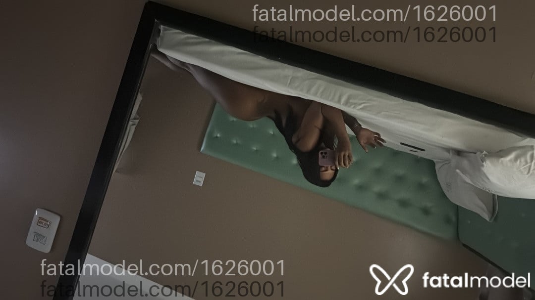 Acompanhante mulher morena (o) de olhos pretos - Nicolle Acompanhante mulher morena (o) de olhos pretos - Nicolle