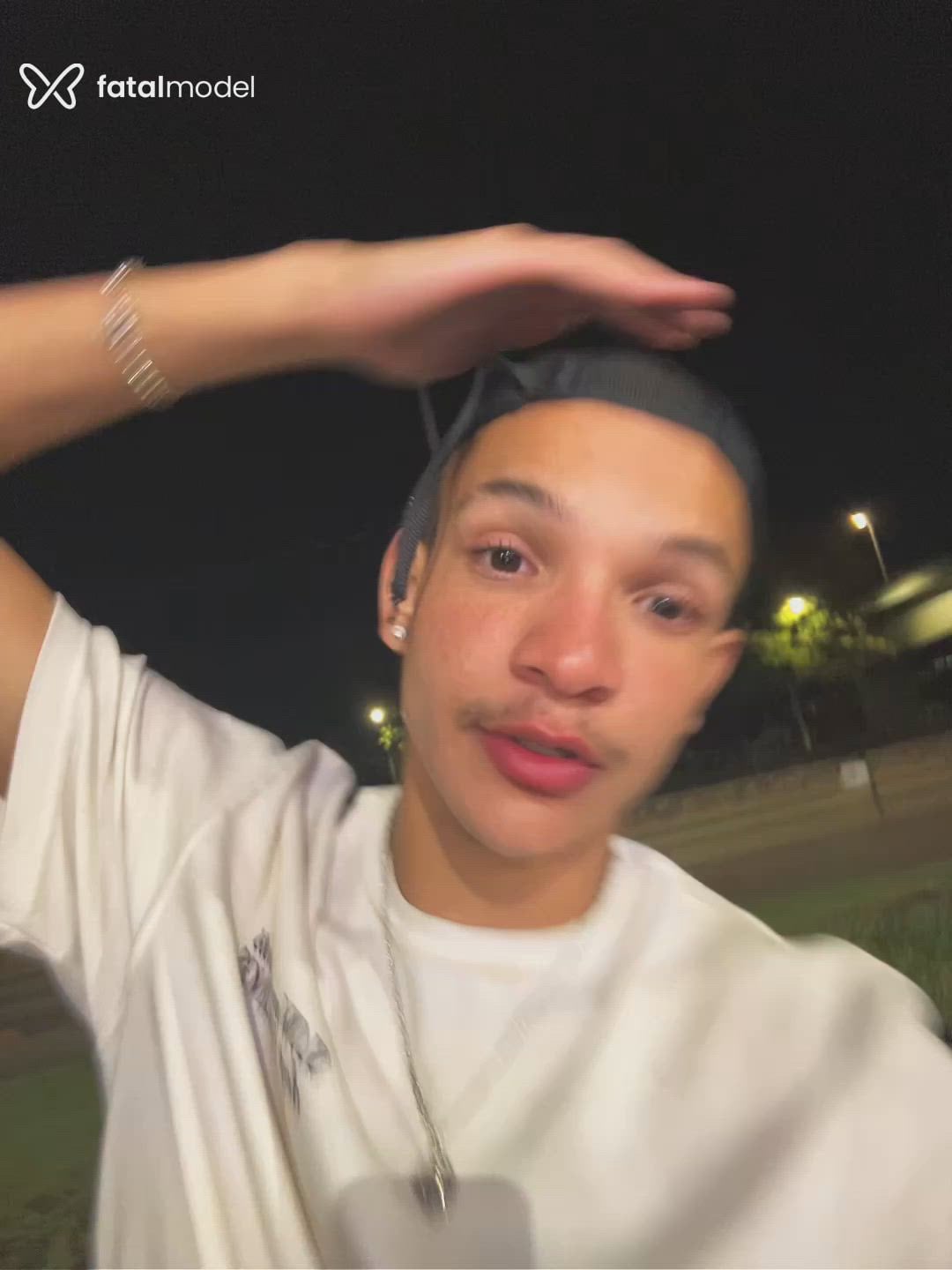 Acompanhante homem com cabelo castanho de olhos pretos - Lukke Santos