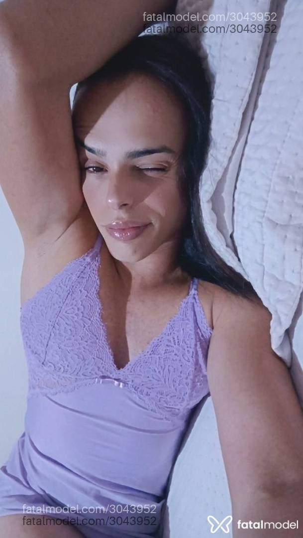 Acompanhante mulher trans com cabelo castanho de olhos castanhos - Luna Paciotti