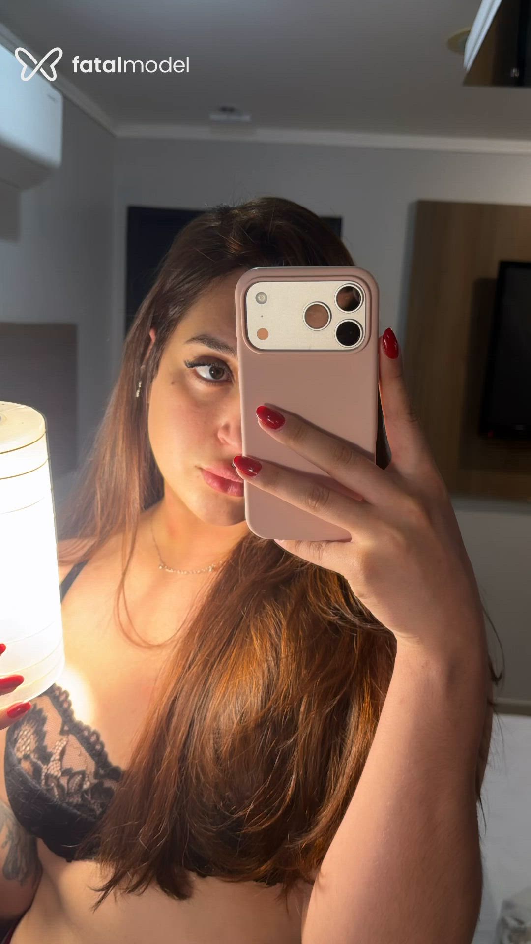 Acompanhante mulher trans com cabelo castanho de olhos castanhos em Araraquara Acompanhante mulher trans com cabelo castanho de olhos castanhos em Araraquara - Ghiovana