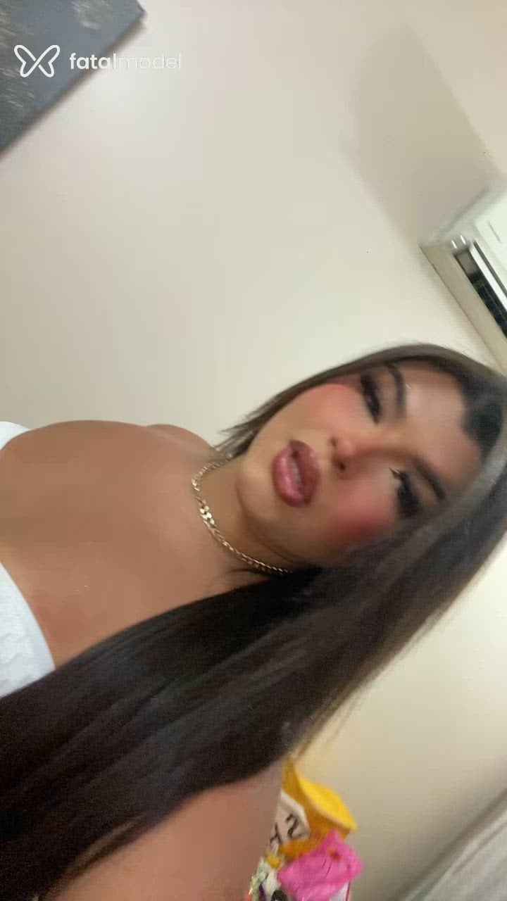 Acompanhante mulher trans com cabelo castanho de olhos castanhos em Pindamonhangaba Acompanhante mulher trans com cabelo castanho de olhos castanhos em Pindamonhangaba - Roberta