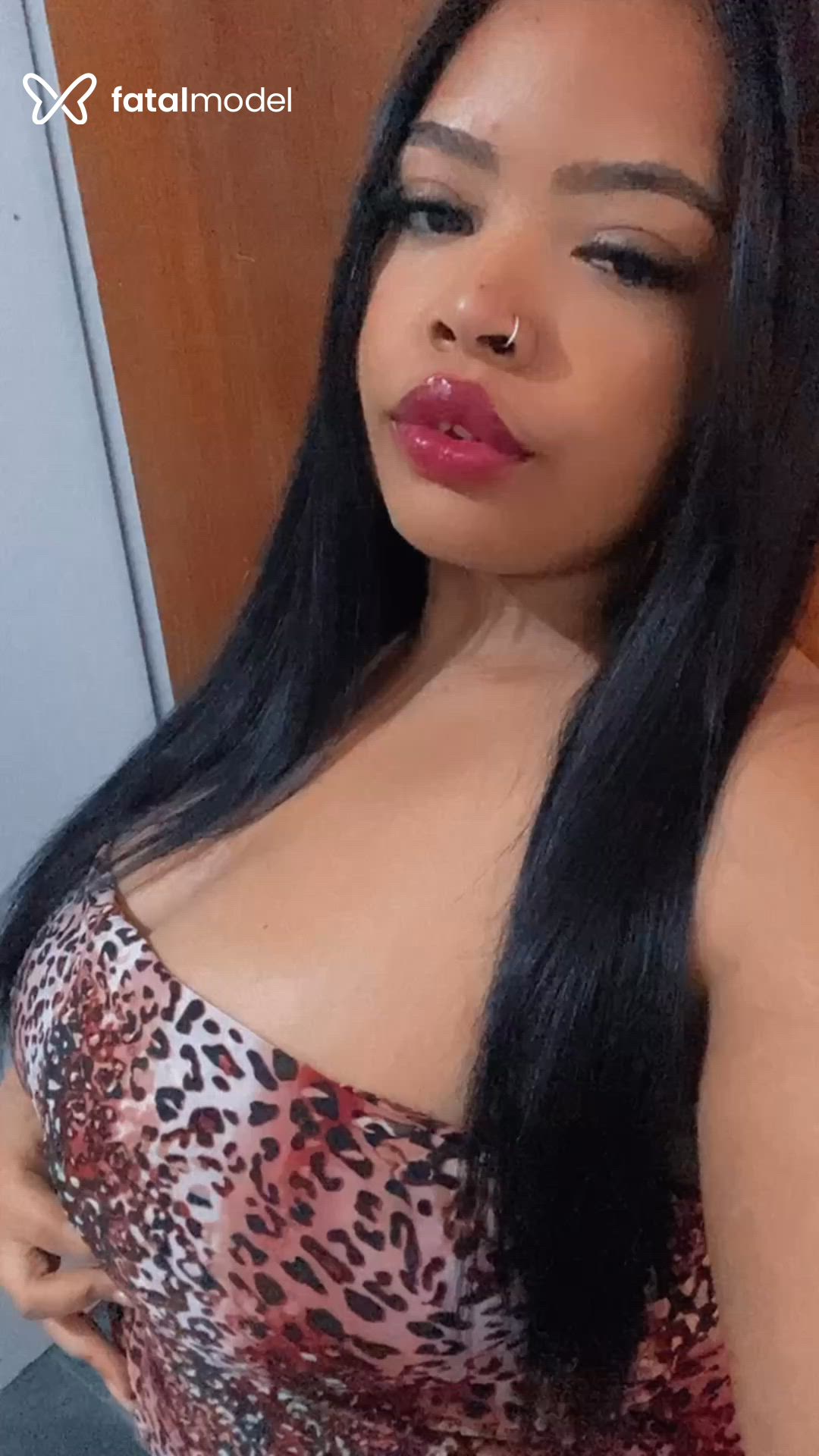 Acompanhante mulher morena (o) de olhos pretos - Gleiciane Acompanhante mulher morena (o) de olhos pretos - Gleiciane