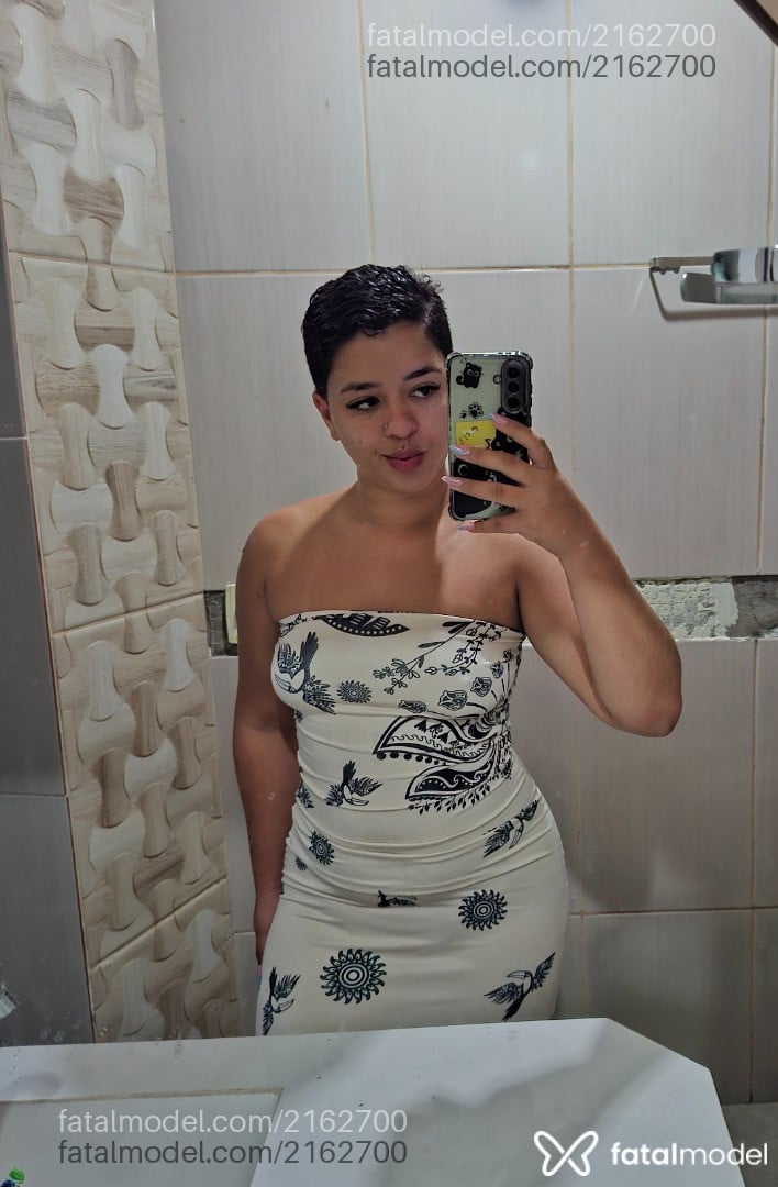 Acompanhante mulher morena (o) de olhos castanhos - Maya