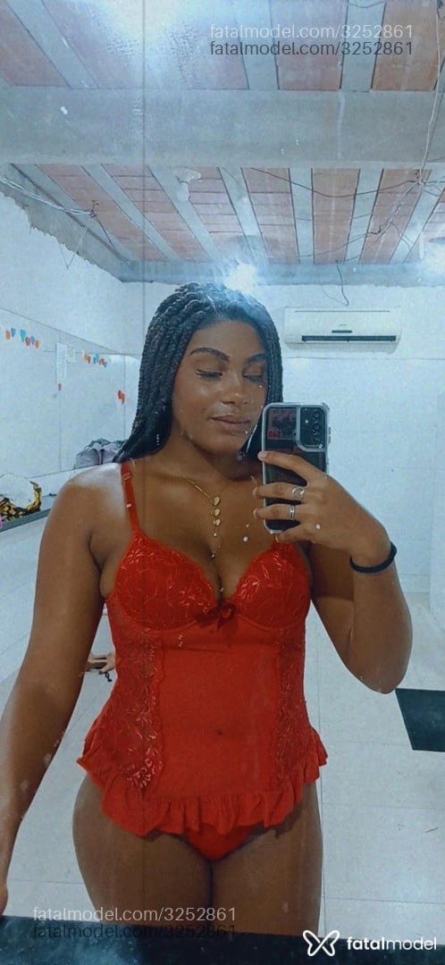Acompanhante mulher com cabelo castanho de olhos pretos - Suelen Veríssimo