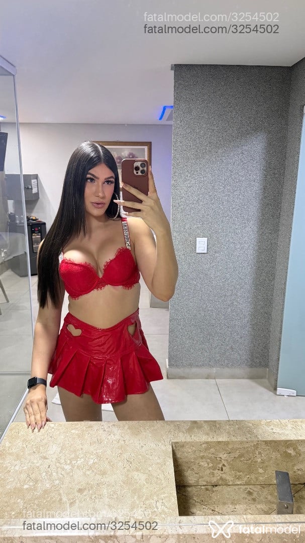 Acompanhante mulher trans com cabelo castanho de olhos castanhos em São José do Rio Preto - Brenda Gloss