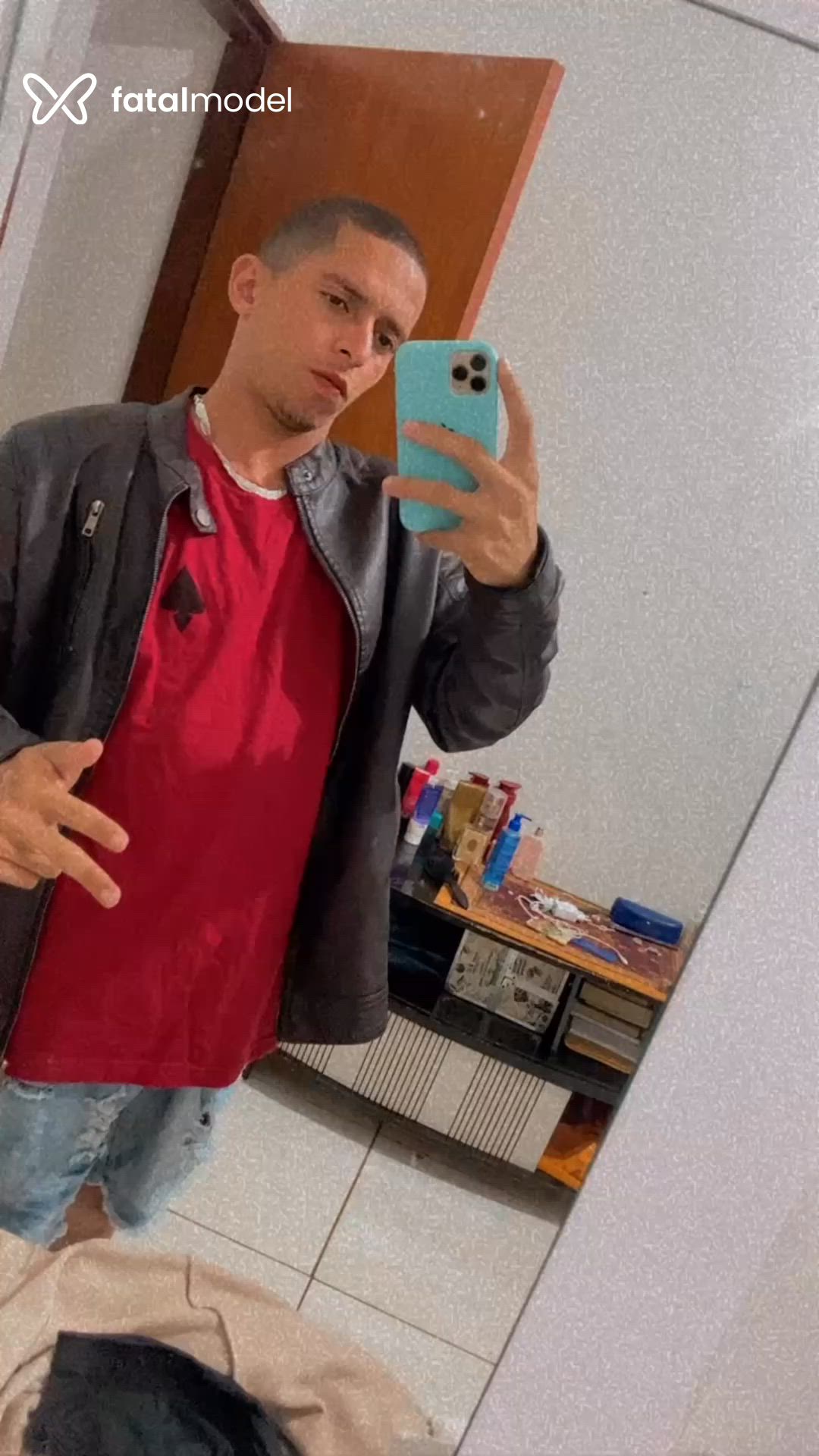 Acompanhante homem com cabelo castanho de olhos castanhos em Brasília Acompanhante homem com cabelo castanho de olhos castanhos em Brasília - Lucas Gomes