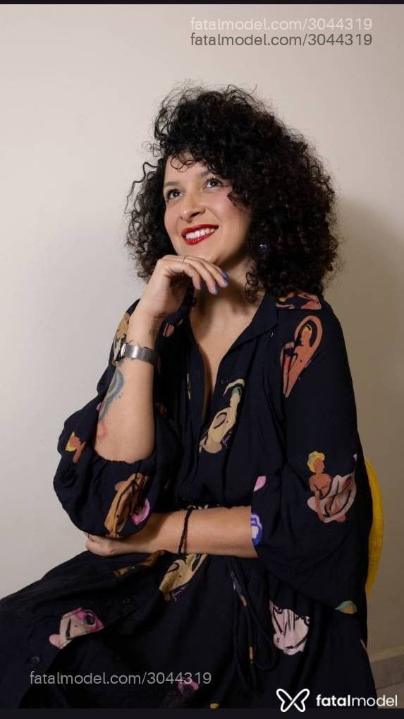 Acompanhante mulher morena (o) de olhos pretos - Monford Vi