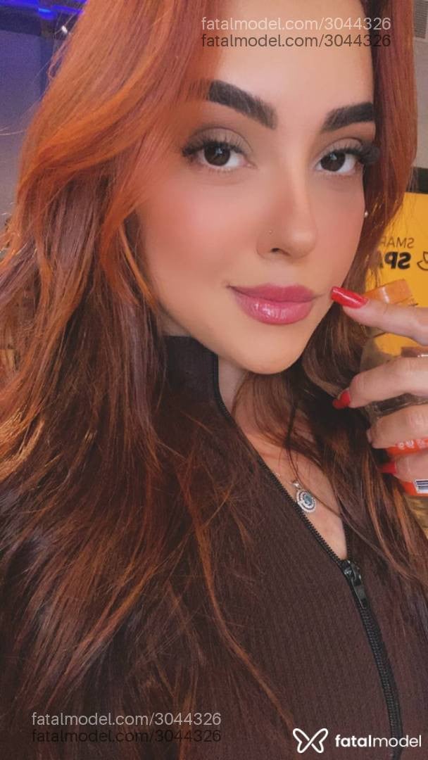 Acompanhante mulher com cabelo castanho de olhos castanhos - Maya