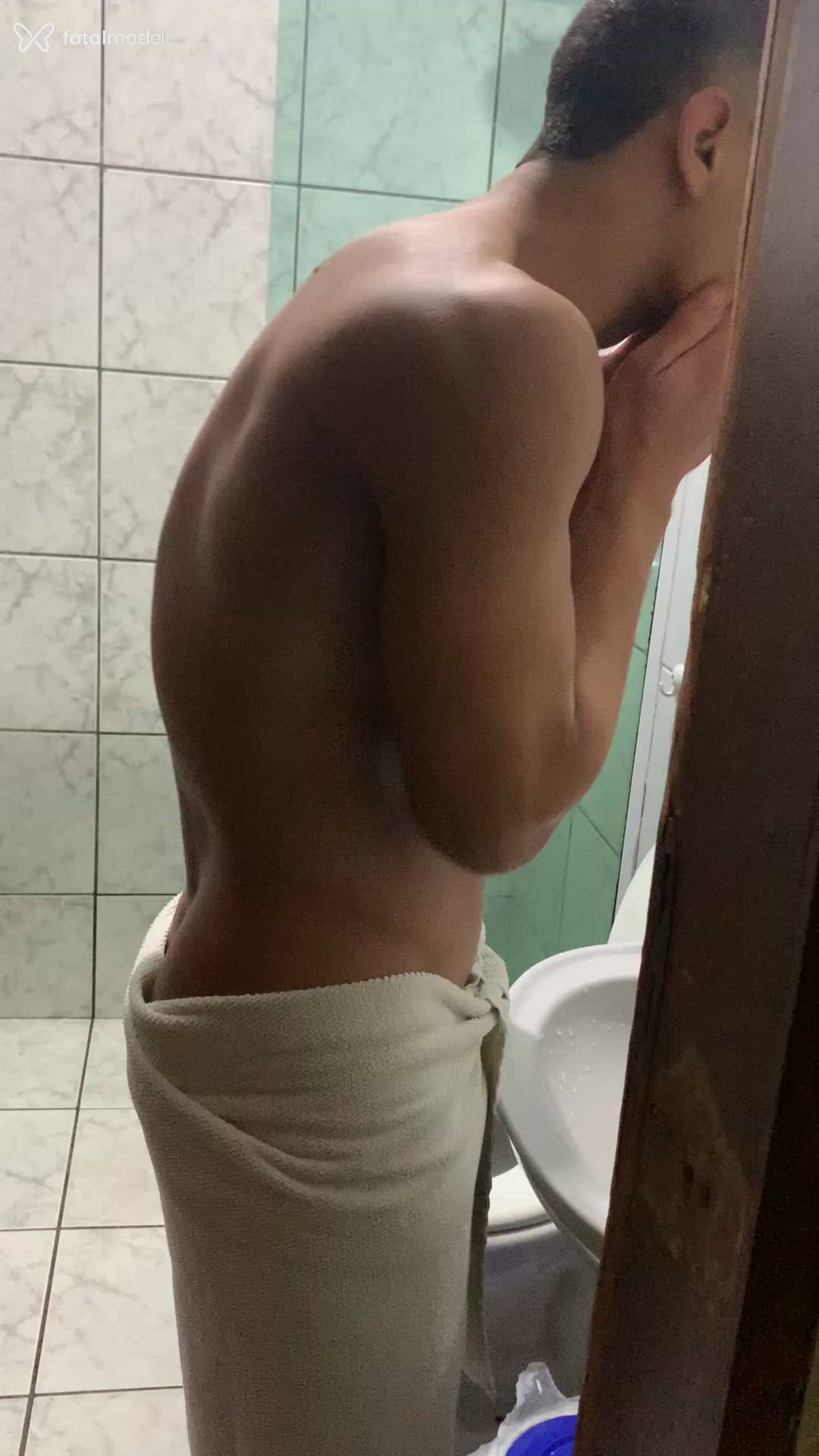 Acompanhante homem com cabelo castanho de olhos castanhos em Virtual - Teteu