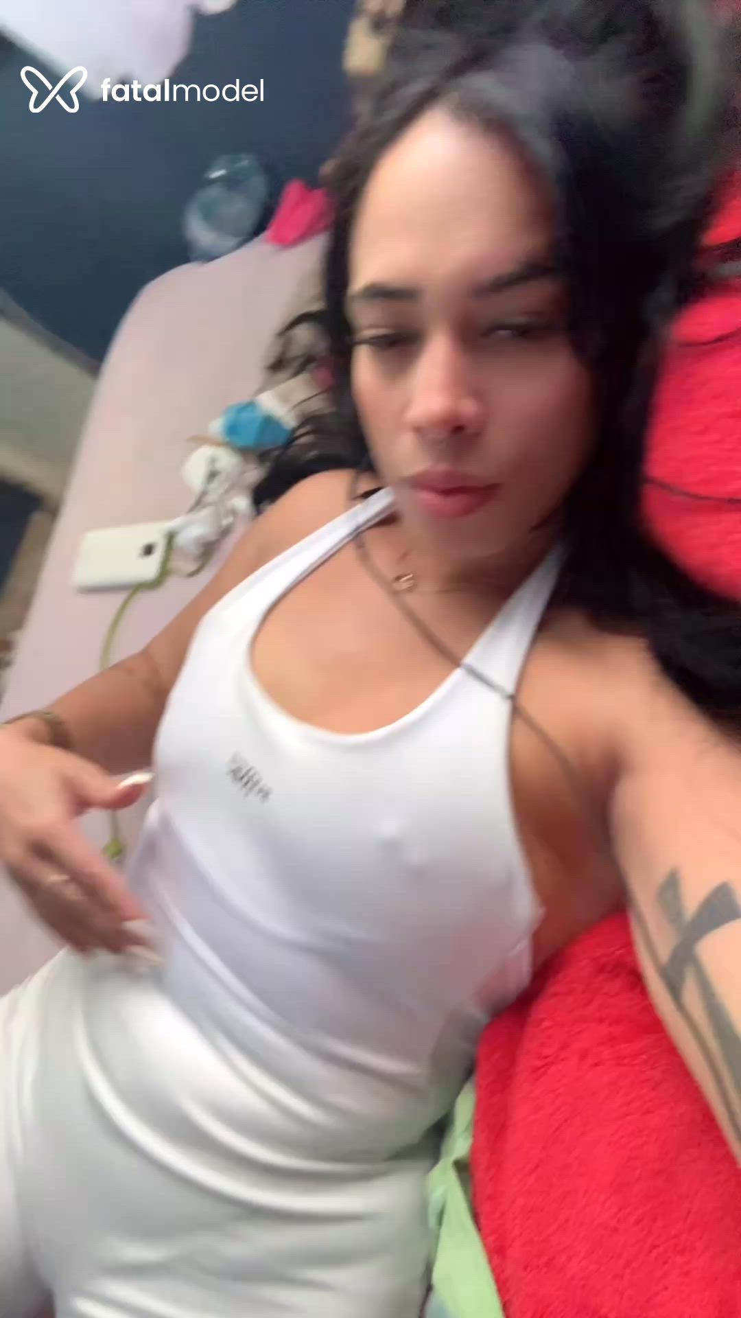 Acompanhante mulher morena (o) de olhos castanhos em Cristalina Acompanhante mulher morena (o) de olhos castanhos em Cristalina - Naessa