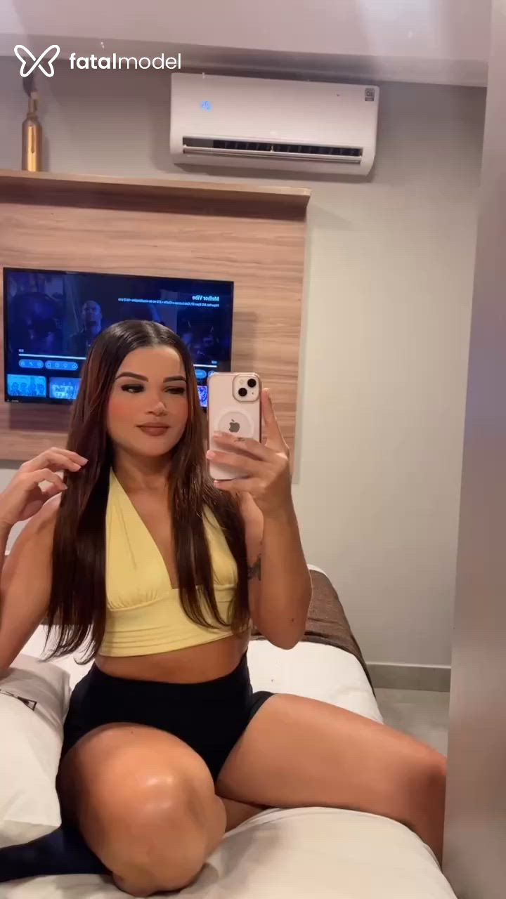 Acompanhante mulher com cabelo castanho de olhos verdes - Jade Fontes Acompanhante mulher com cabelo castanho de olhos verdes - Jade Fontes