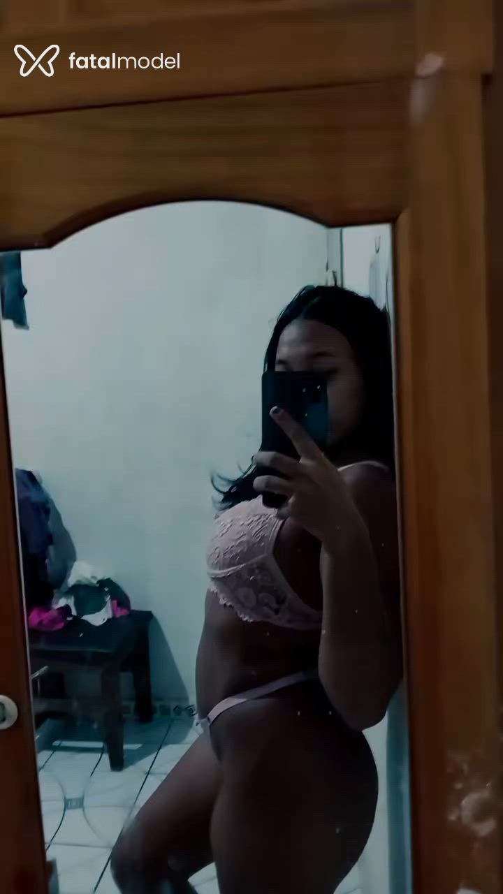 Acompanhante mulher morena (o) de olhos pretos - Amora