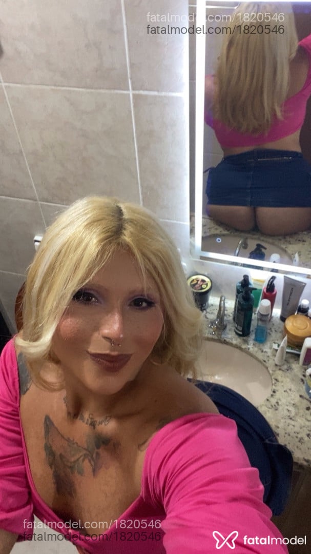 Acompanhante mulher trans com cabelo castanho de olhos mel em Fortaleza - Nicole Barbosa