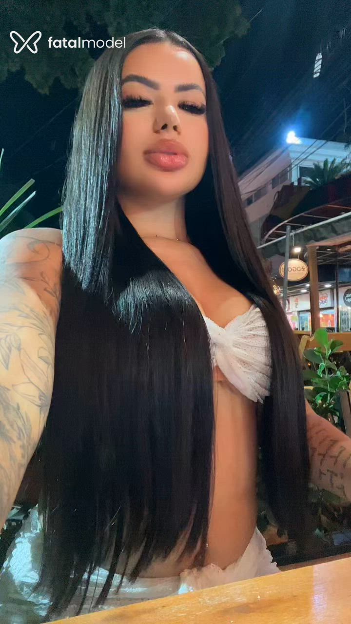 Acompanhante mulher com cabelo castanho de olhos castanhos em Ipatinga Acompanhante mulher com cabelo castanho de olhos castanhos em Ipatinga - Djully Silva
