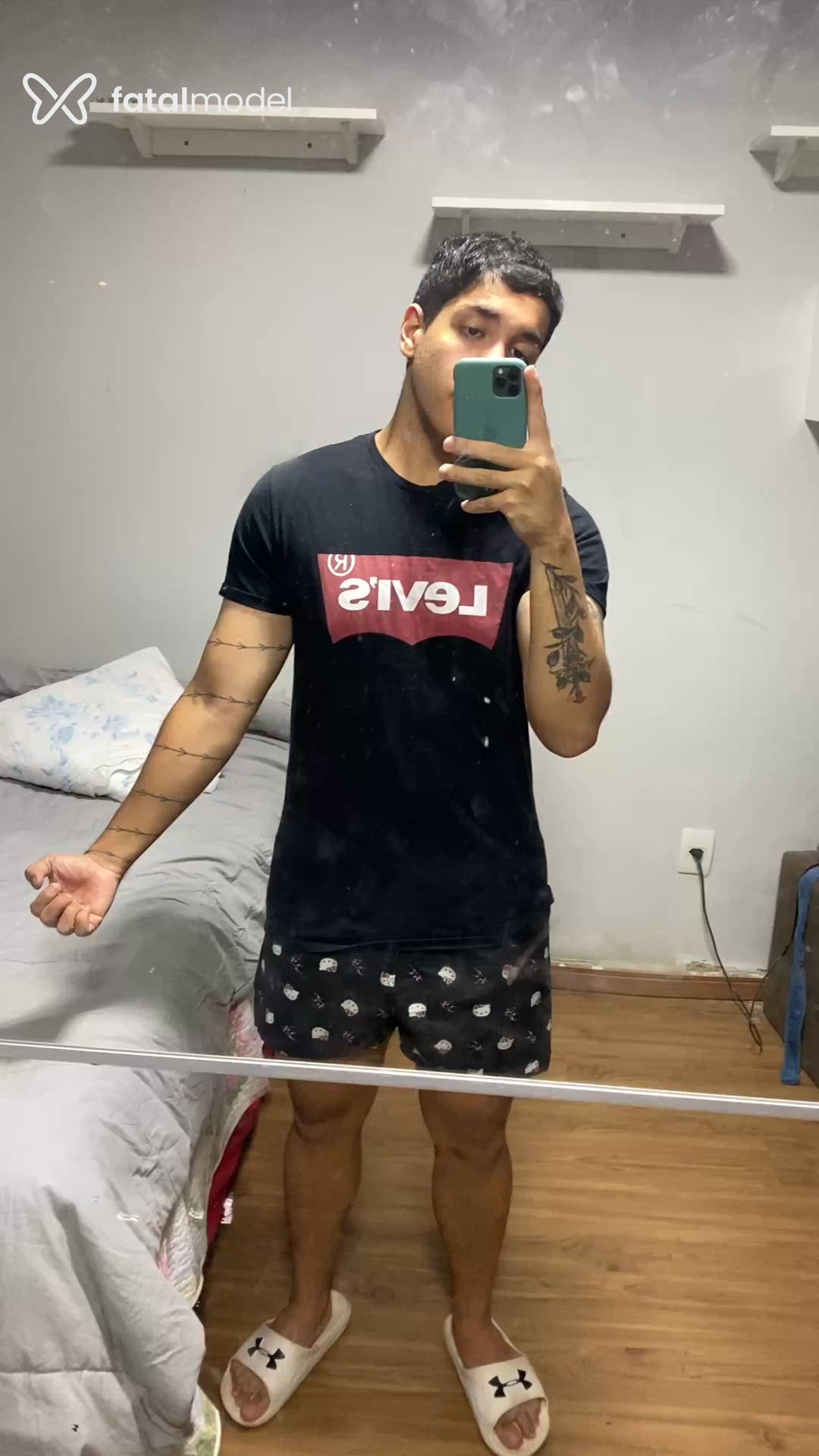 Acompanhante homem com cabelo castanho de olhos castanhos em Brasília Acompanhante homem com cabelo castanho de olhos castanhos em Brasília - Backes