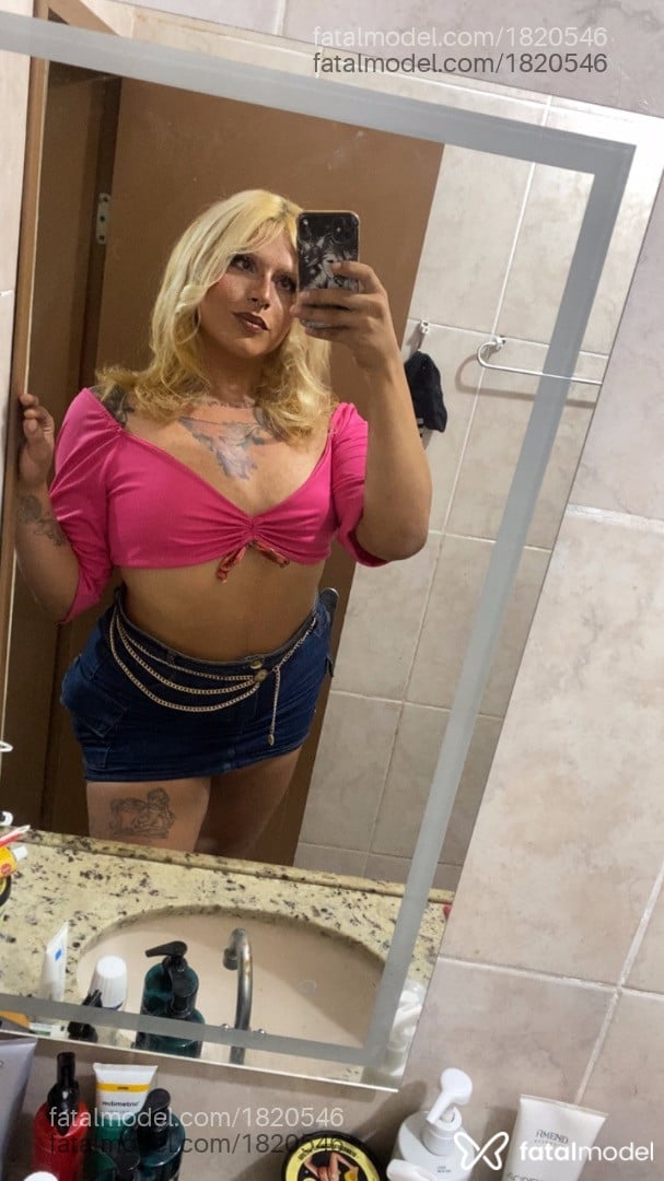 Acompanhante mulher trans com cabelo castanho de olhos mel em Fortaleza - Nicole Barbosa