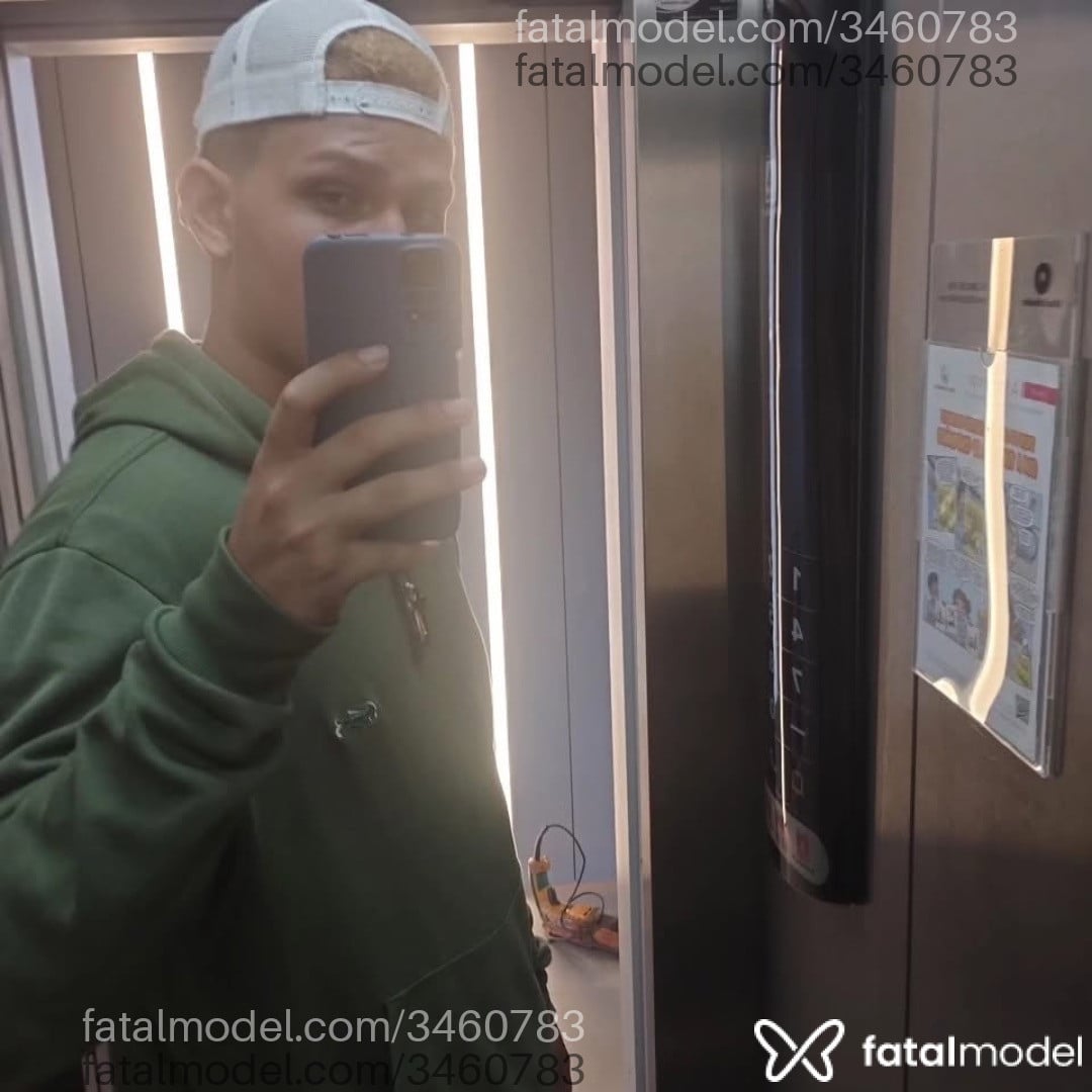 Acompanhante homem loira (o) de olhos verdes em Londrina - Vinnie Hacker