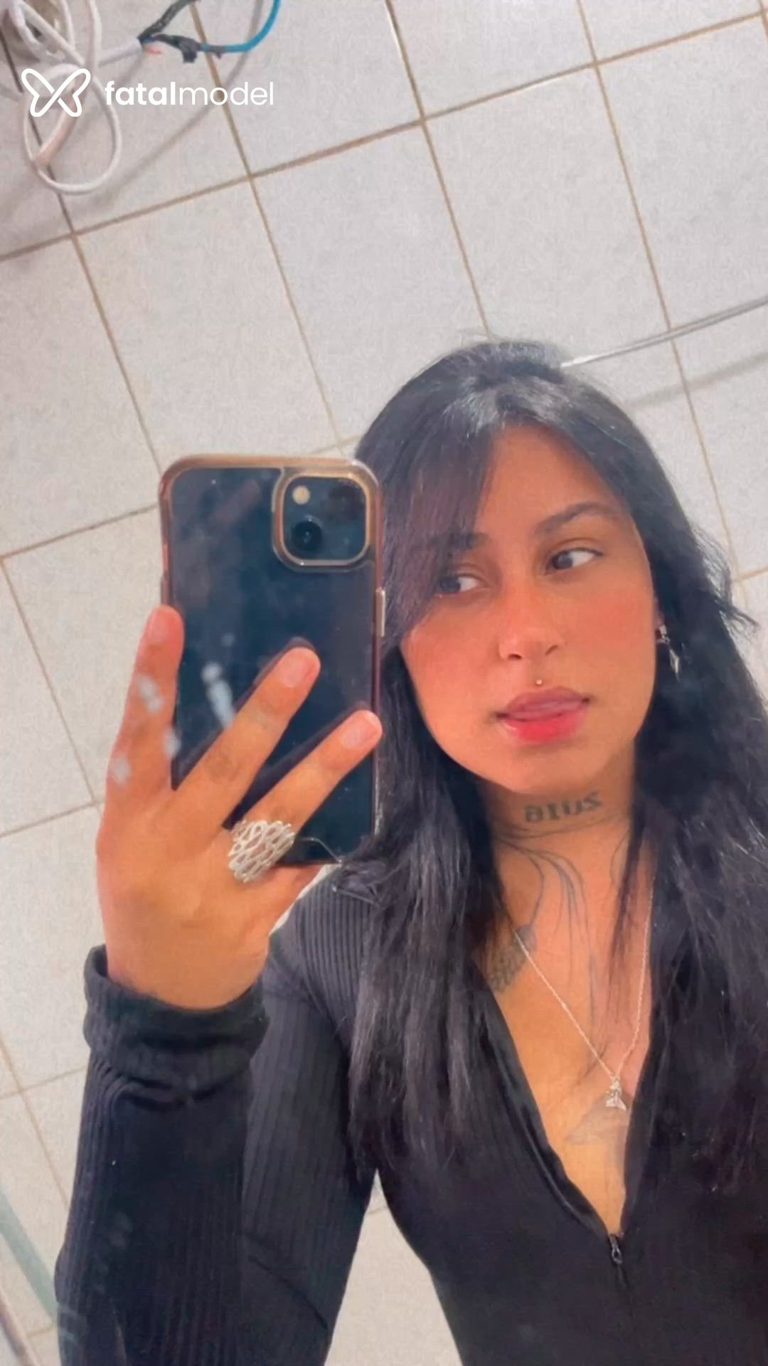 Acompanhante mulher morena (o) de olhos castanhos em Mogi das Cruzes - Indiah Khalifa