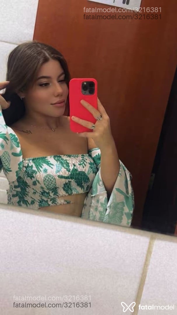 Acompanhante mulher com cabelo castanho de olhos castanhos - Sofia Acompanhante mulher com cabelo castanho de olhos castanhos - Sofia