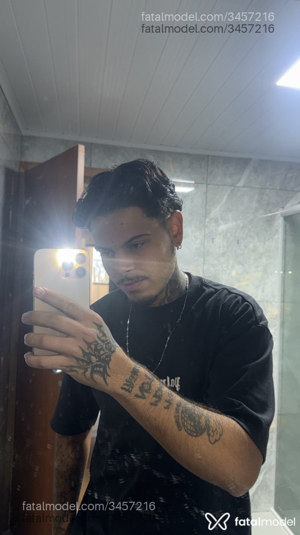 Acompanhante homem morena (o) de olhos castanhos em Virtual - Wesley