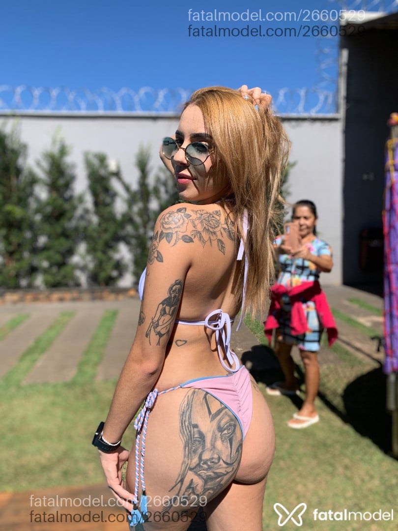 Acompanhante mulher loira (o) de olhos pretos em Goiatuba Acompanhante mulher loira (o) de olhos pretos em Goiatuba - Milena
