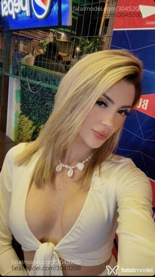 Acompanhante mulher loira (o) de olhos castanhos - Isabela