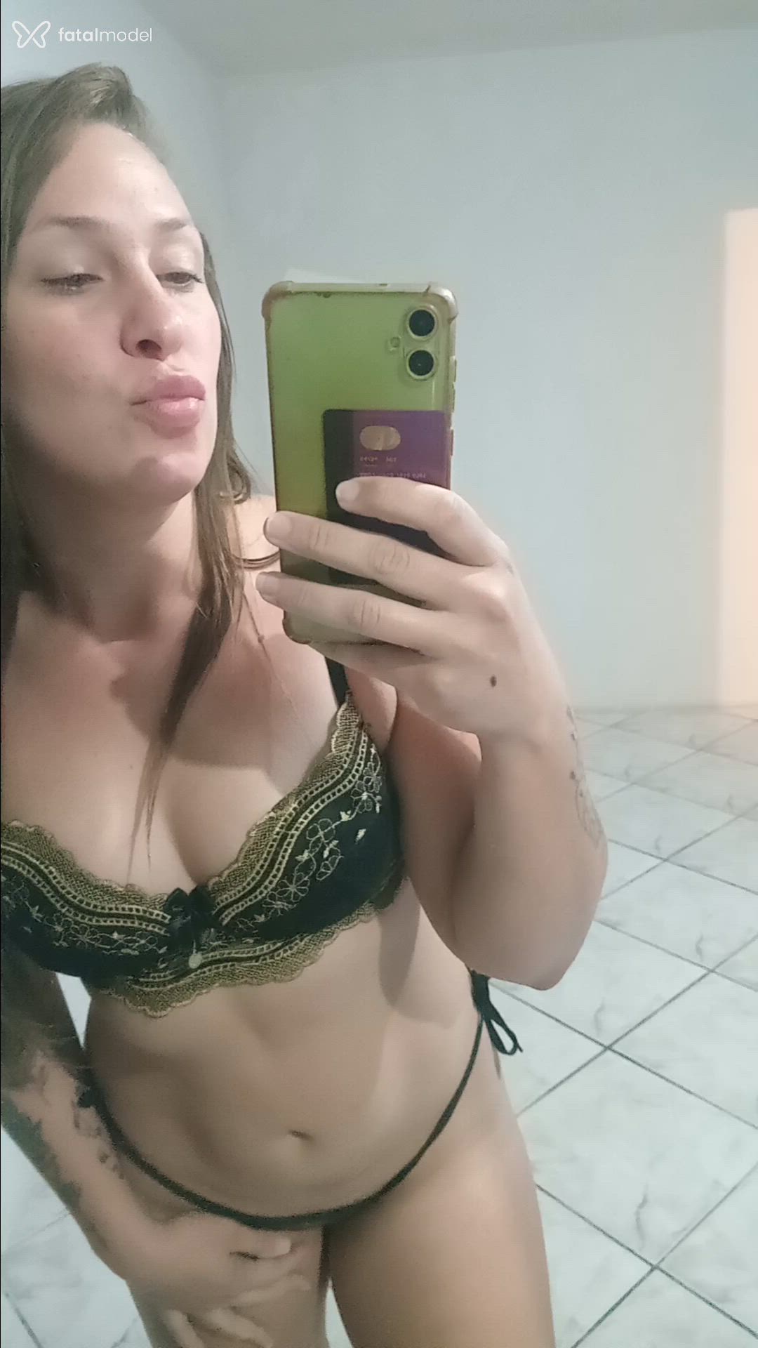 Acompanhante mulher loira (o) de olhos verdes em Joinville Acompanhante mulher loira (o) de olhos verdes em Joinville - Alícia Ferrari