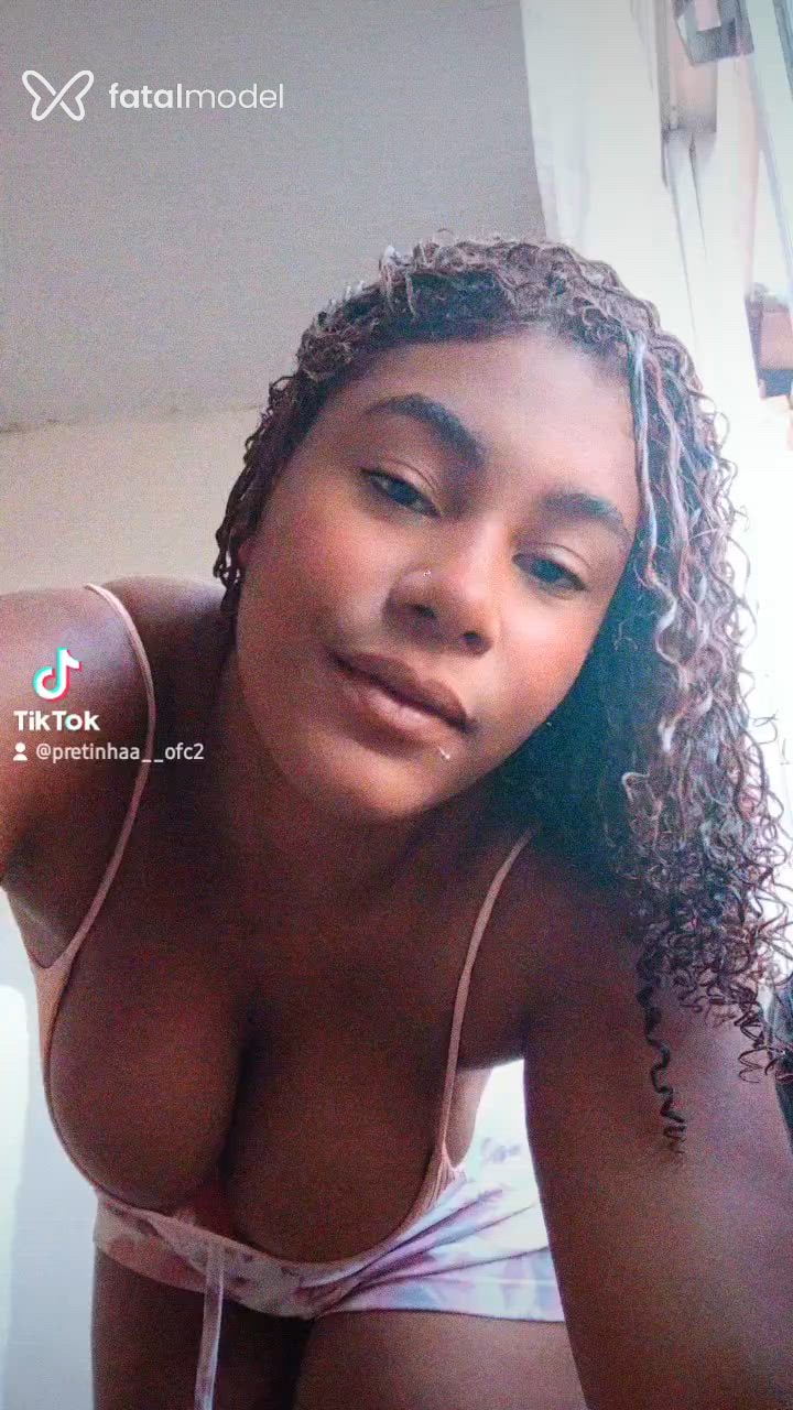 Acompanhante mulher com cabelo castanho de olhos pretos - Suelen Veríssimo