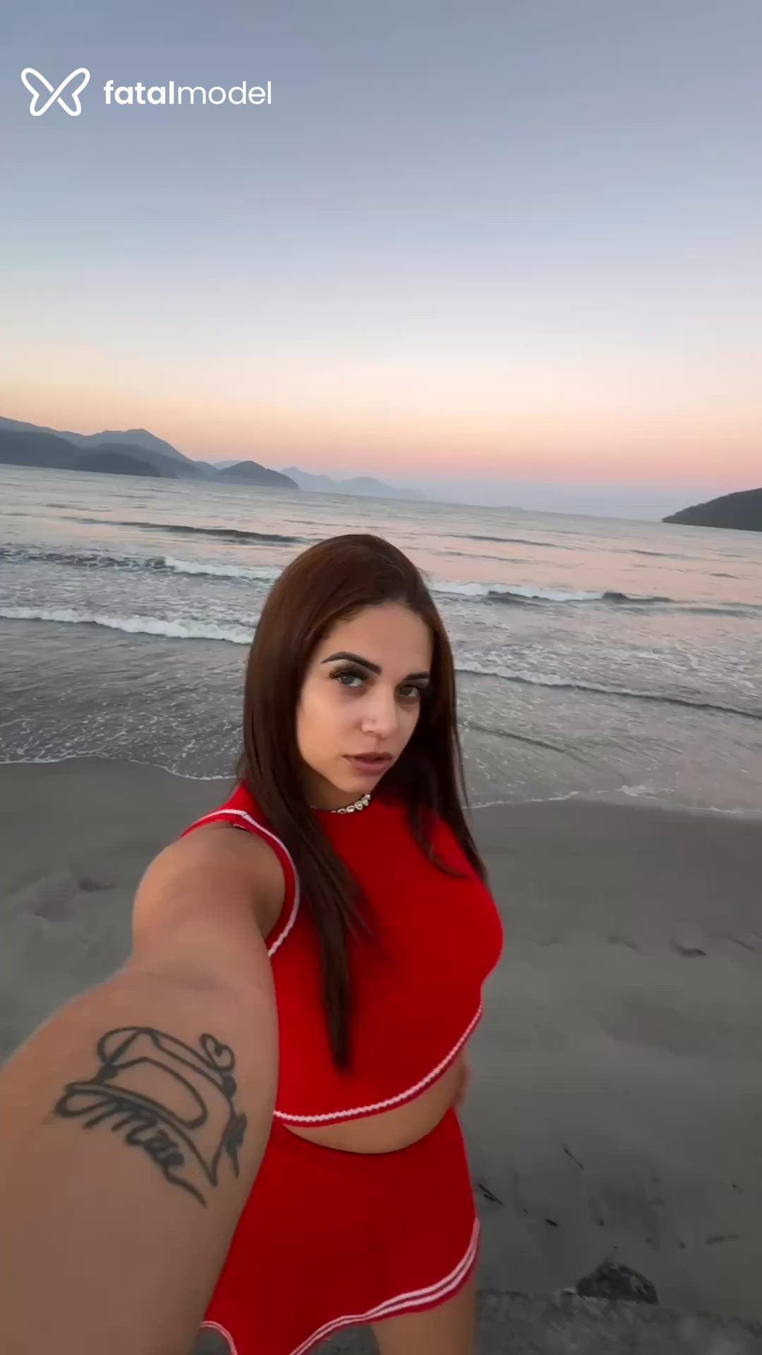 Acompanhante mulher com cabelo castanho de olhos verdes em Ubatuba Acompanhante mulher com cabelo castanho de olhos verdes em Ubatuba - Naty Parker