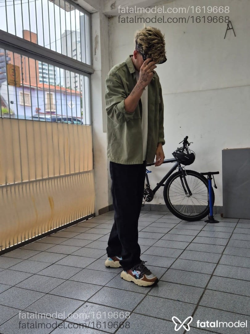 Acompanhante homem com cabelo castanho de olhos pretos em Curitiba Acompanhante homem com cabelo castanho de olhos pretos em Curitiba - TotallSigillo