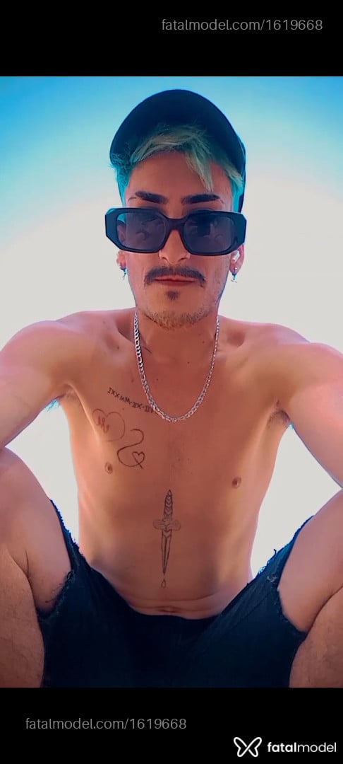 Acompanhante homem com cabelo castanho de olhos pretos em Curitiba - TotallSigillo