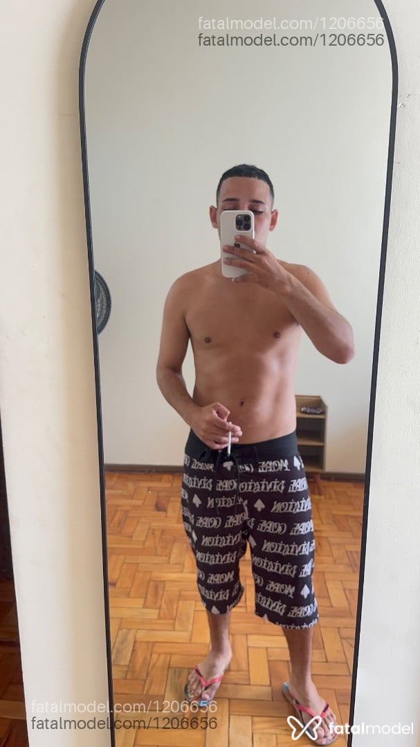 Acompanhante homem com cabelo castanho de olhos castanhos em Belo Horizonte Acompanhante homem com cabelo castanho de olhos castanhos em Belo Horizonte - Gabriel Sulivan