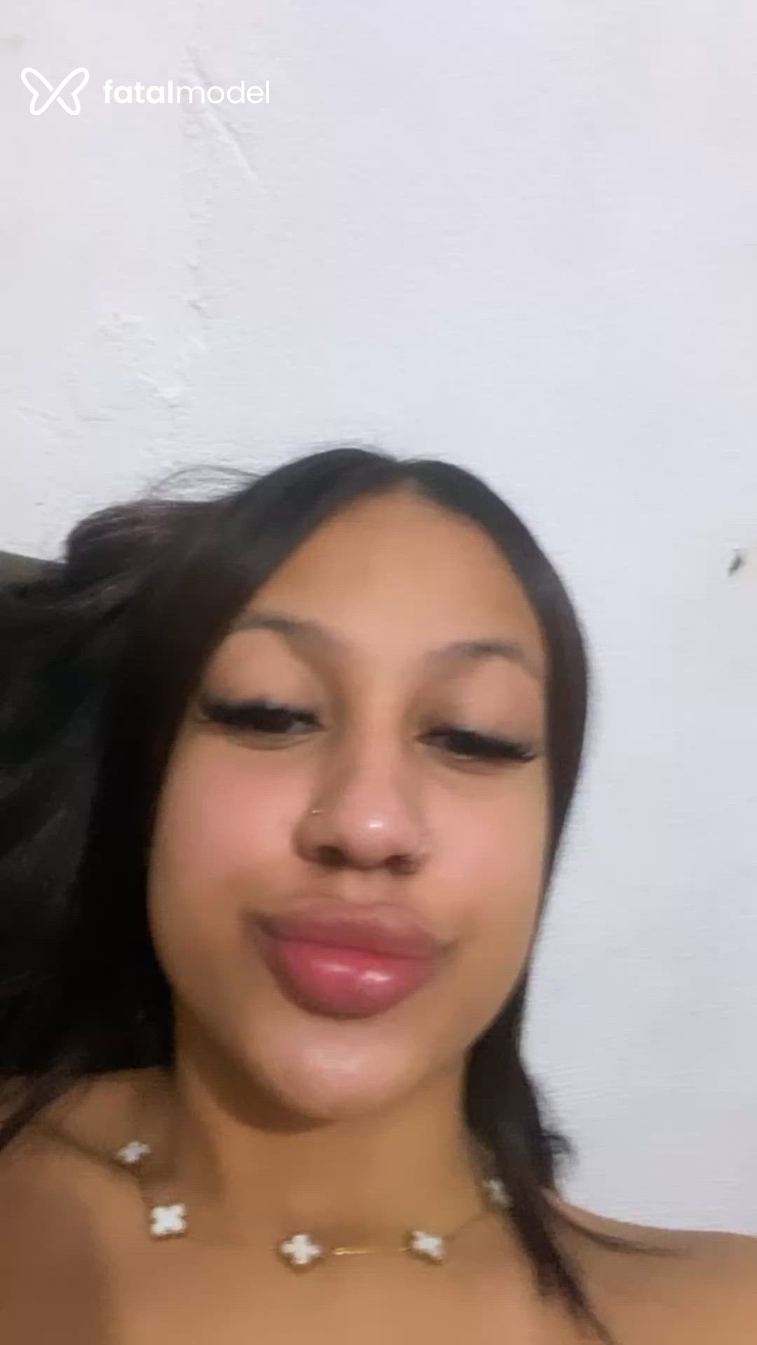 Acompanhante mulher morena (o) de olhos mel - Larissa Acompanhante mulher morena (o) de olhos mel - Larissa